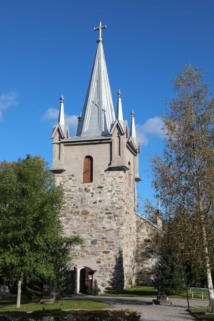 Kivikirkon kirkontorni.